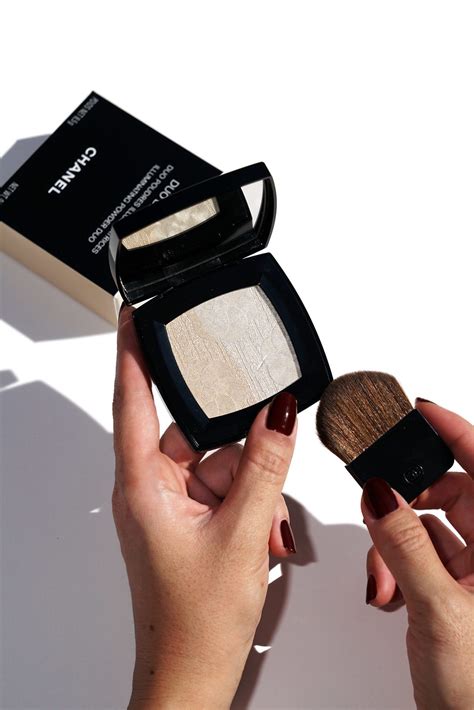 chanel duo de camelias illuminating powder duo|Chanel highlighter powder.